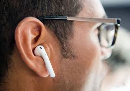 Man wearing apple airpods