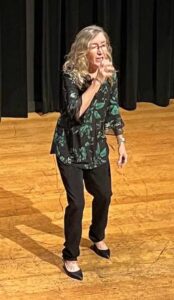 Patti Wong performing "Both Sides Now"